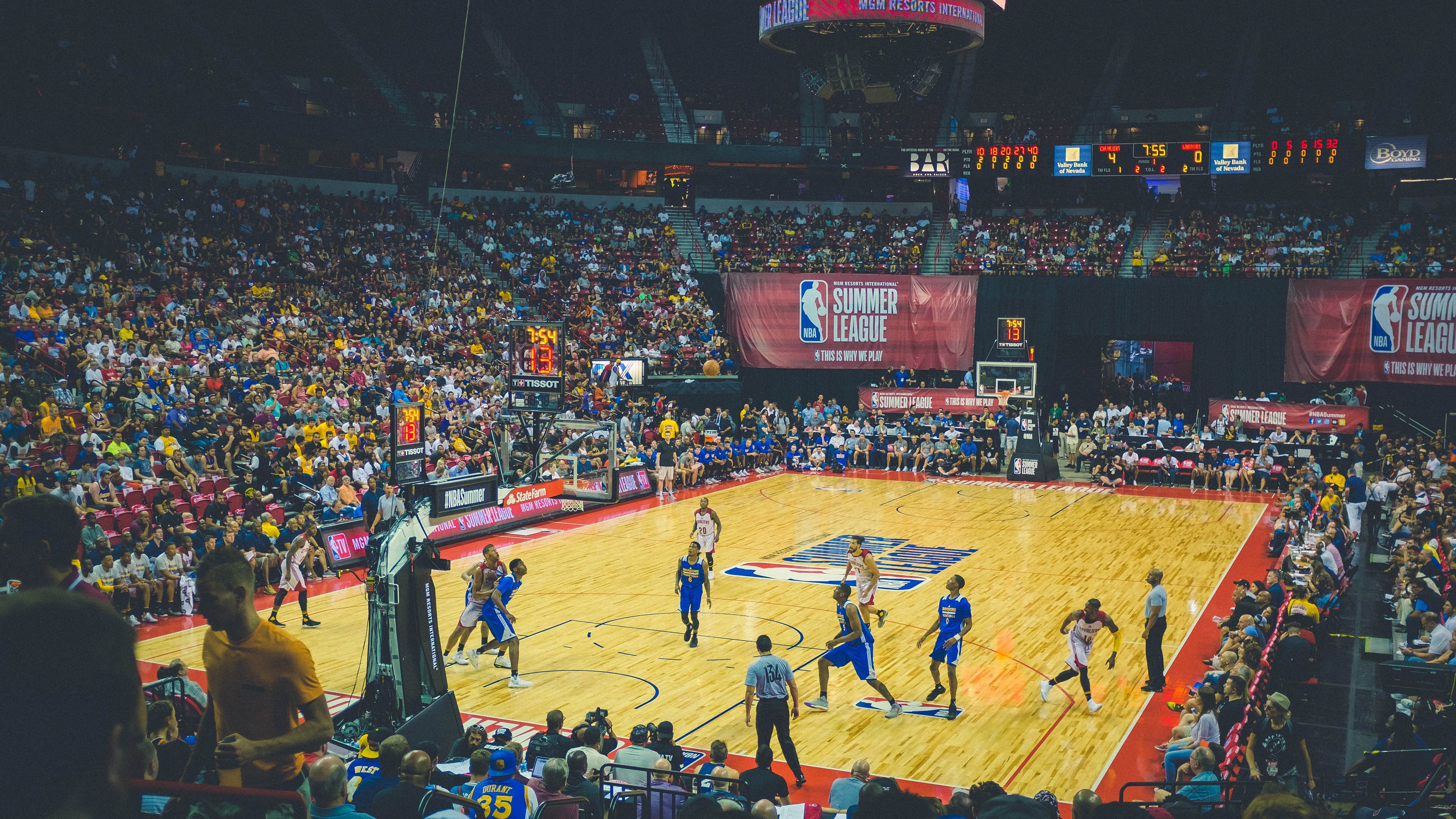 巅峰对决!扣篮大赛新星闪耀,创意与力量引爆全场