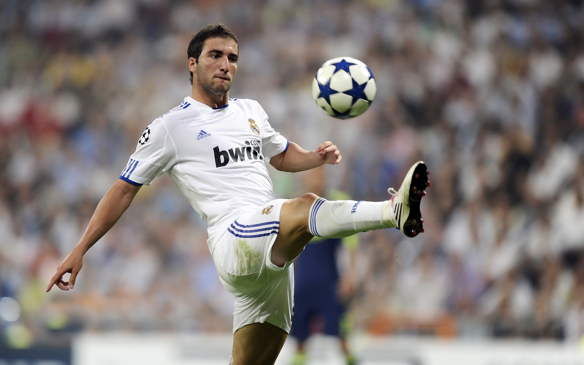 库里狂飙10记三分球 勇士主场大胜湖人